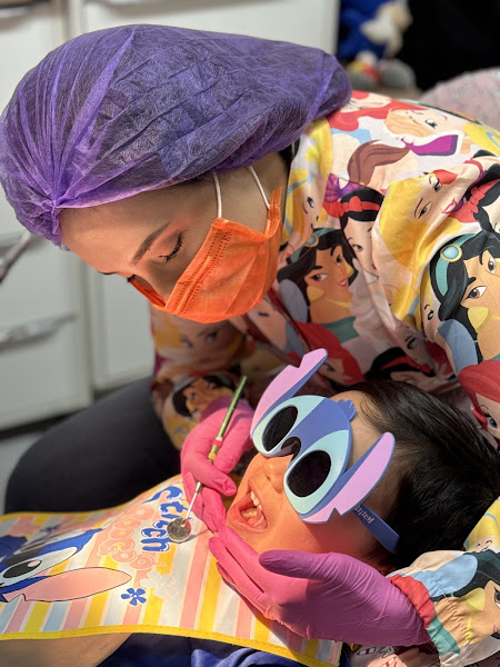 Foto 3 de Dra. Deborah Rivas - Odontopediatra • Frenectomia a laser