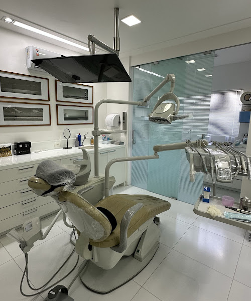 Foto de Dra Dewren Cavalcanti - Odontologia Avançada, Implantes Dentários e Reabilitação .