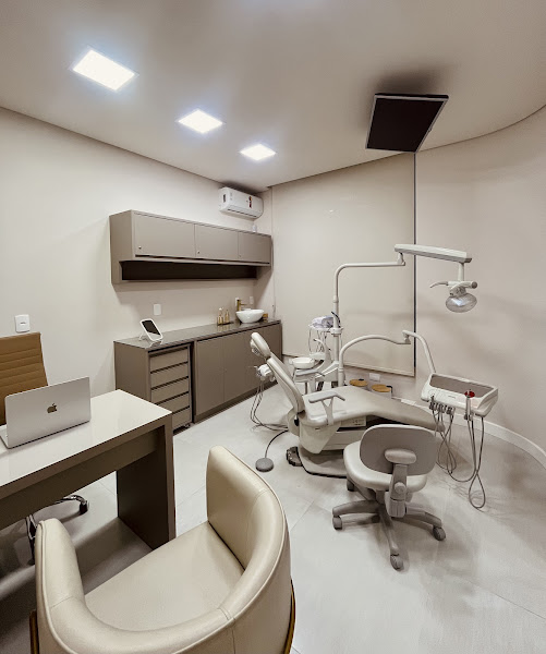 Foto 3 de Dra. Djulia Cassia Luksik - Dentista Joinville