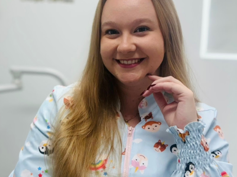 Foto 6 de Dra. Edineide Melo | Dentista em Blumenau