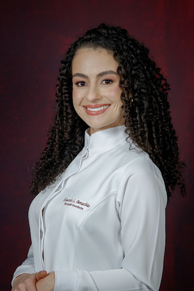 Foto 2 de Dra. Eduarda Benachio | Dentista Clínica Geral e Tratamento de Canal