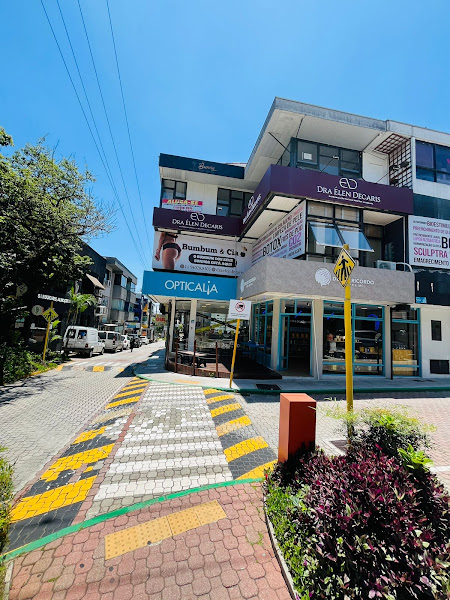 Foto 3 de Dra. Élen Decaris - Harmonização Glútea em Barueri