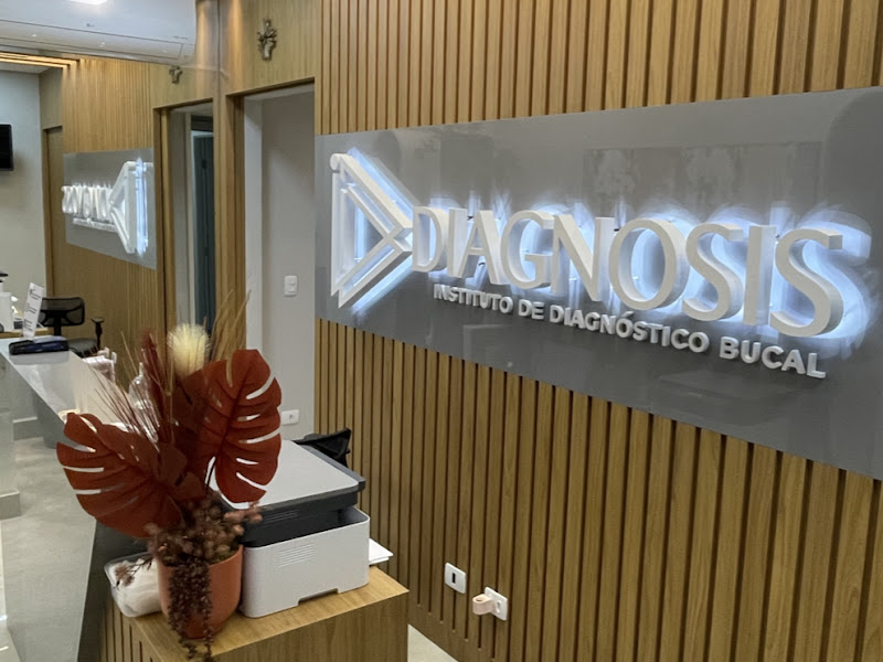 Foto de Dra. Elen Tolentino | Estomatologista - Dr. Pablo Amoroso | Endodontia Microscópica - Instituto Diagnosis - Odontologia