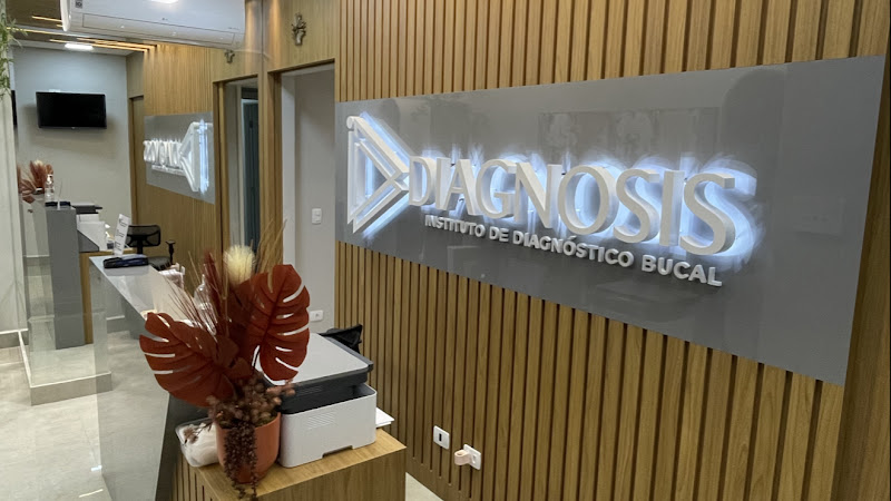 Foto 2 de Dra. Elen Tolentino | Estomatologista - Dr. Pablo Amoroso | Endodontia Microscópica - Instituto Diagnosis - Odontologia