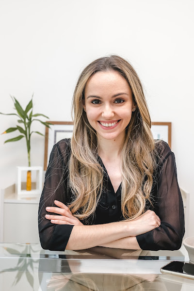 Foto 2 de Dra. Elisa Macedo - Dentista Moema | DTM e dor Orofacial, Bruxismo, Prótese, Facetas, Clareamento