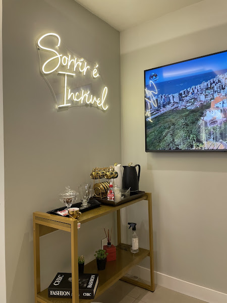 Foto 3 de Dra Elisabete Rabuske- Sedação para Pacientes com medo, fobia e trauma, Lentes/Próteses Fixas/Implantes/Clínico