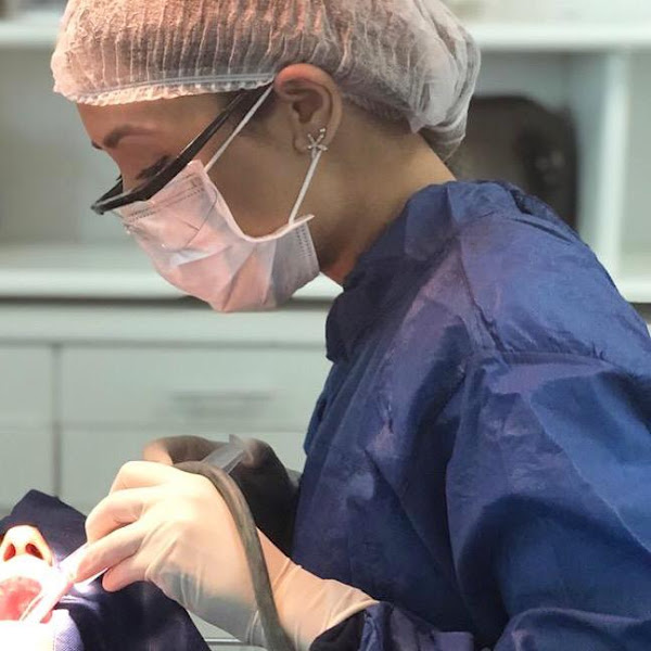 Foto 3 de Dra. Elisandra Oliveira - Clareamento Dental - Implantes Dentários - Odontopediatria