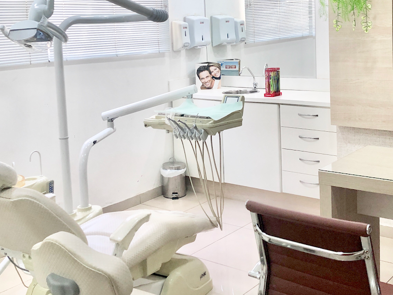 Foto 3 de DRA. Elisângela Bertoldo Dentista implante