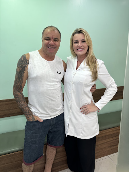 Foto 2 de Dra. Elisangela Oliveira | Dentista Especialista em Implantes – Bonsucesso RJ