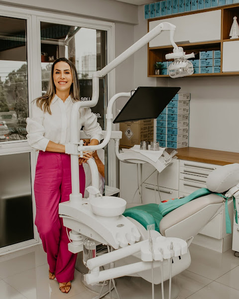 Foto 2 de Dra Elizabeth Girotto - Invisalign Granja Viana - Dentista