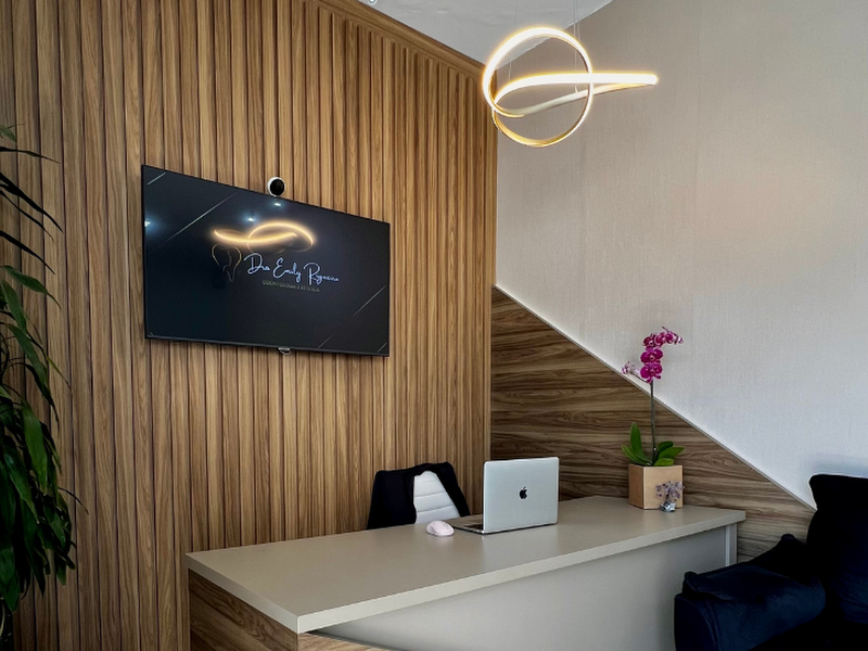 Foto de Dra. Elizangela Leme Ferreira