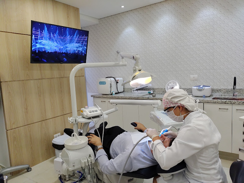 Foto 2 de Dra. Eloisa M. Lazzari - Ortodontia | Dentista em Curitiba