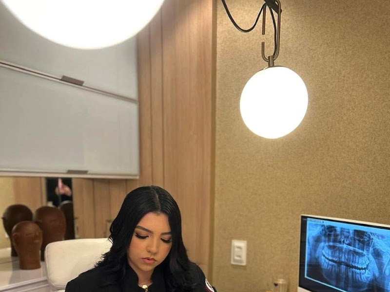 Foto de Dra Emanoelle Macioli - Dentista