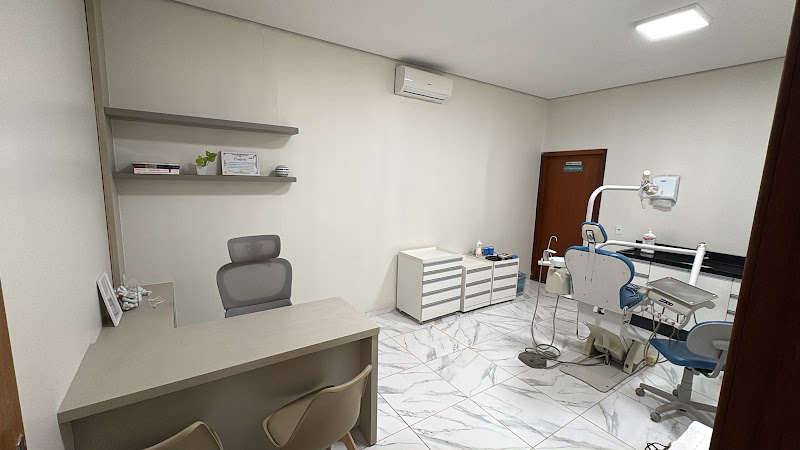 Foto 2 de Dra. Emanuele Pim - Dentista Tangará da Serra