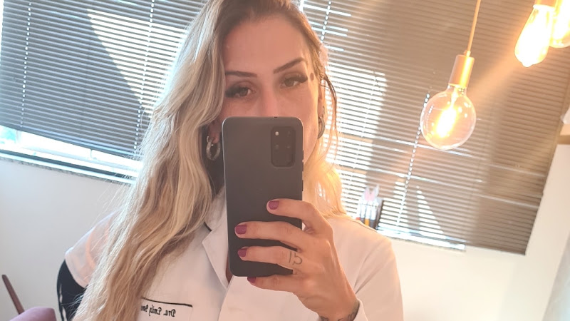 Foto 2 de Dra. Emily Barros - Endodontista em Londrina