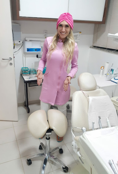 Foto 3 de Dra. Emily Barros - Endodontista em Londrina