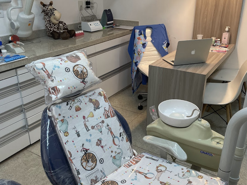 Foto 2 de Dra. Emily Feitosa Rêgo - Odontopediatria e Odontologia estética