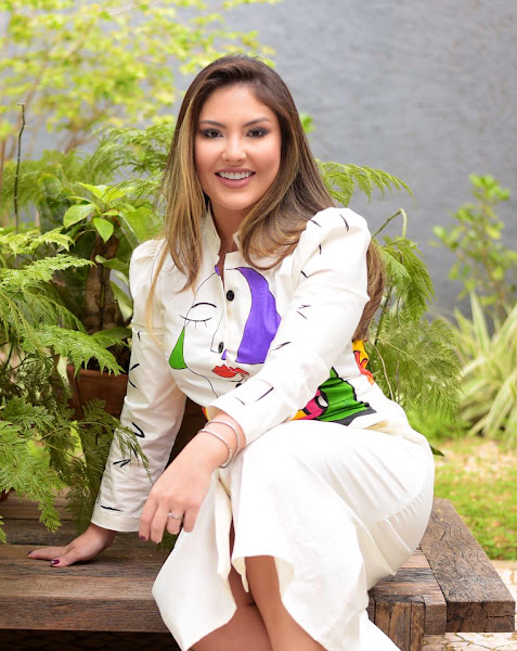 Foto 2 de Dra Erica Takata Borges - Lipo de Papada em São José do Rio Preto
