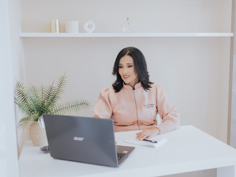 Foto de Dra Erika Albuquerque, Alinhadores estéticos, Ortodontia e OFM