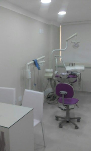 Foto 2 de Dra. Erika Padula, Dentista na Vila da Penha Clareamento Dental Harmonização facial, Implante Oral e Ortodontia