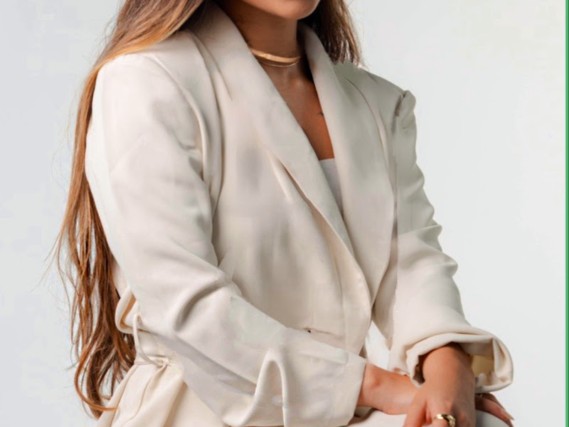 Foto 10 de Dra. Erika Padula, Dentista na Vila da Penha Clareamento Dental Harmonização facial, Implante Oral e Ortodontia