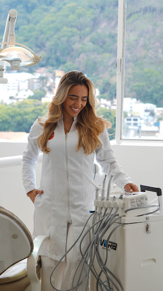 Foto 2 de Dra. Ester de Lemos Guimarães | Atendimento Odontológico em Consultório e Domiciliar| Dentista em Juiz de Fora