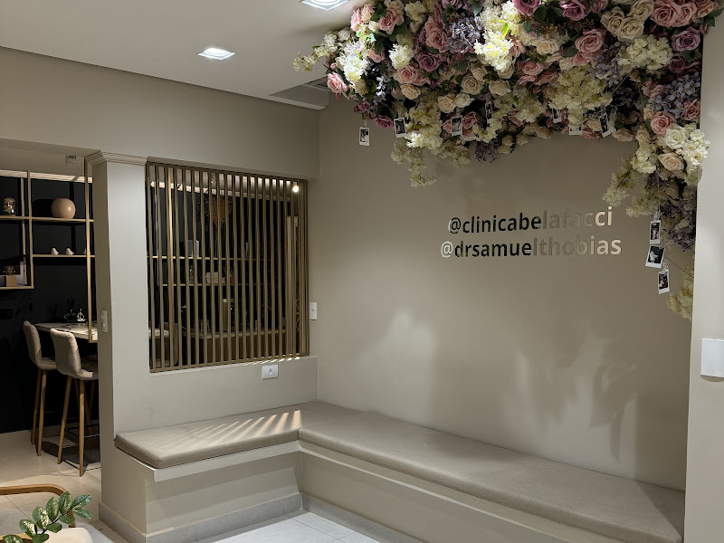 Foto 7 de Dra. Eveli Caravelli Odontologia e Harmonização Orofacial