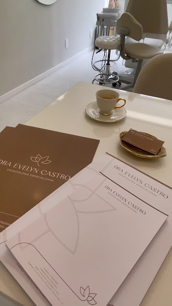 Foto 3 de Dra Evelyn Castro Dentista Zona Sul Rj São Conrado Gávea Reabilitação Oral | Odontologia Estética | Emergências