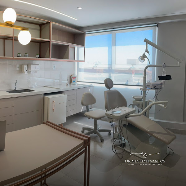 Foto 2 de Dra Evelyn Santos - Odontologia Especializada