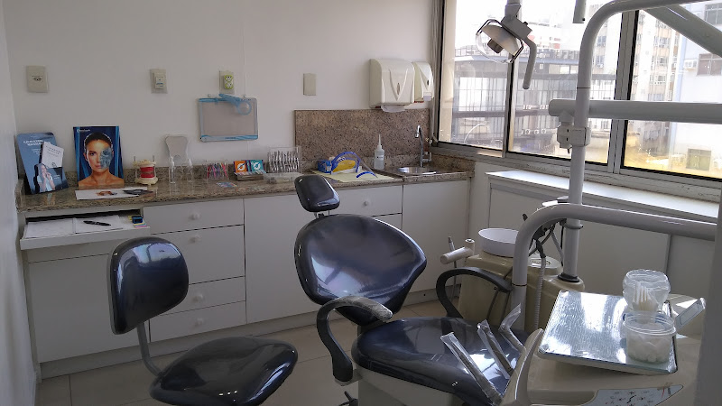 Foto 2 de Dra. Fabíola Amaral - Alinhadores Invisíveis | Facetas Premium