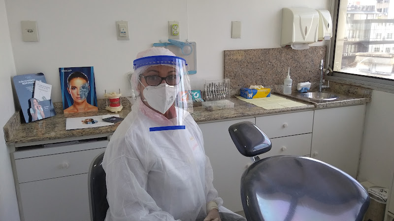 Foto 3 de Dra. Fabíola Amaral - Alinhadores Invisíveis | Facetas Premium