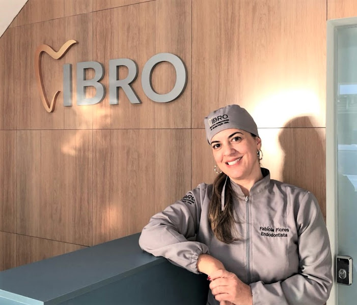 Foto 2 de Dra. Fabíola Flores Fernandes - Dentista Endodontista em Barbacena