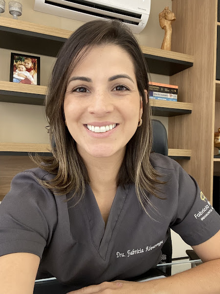 Foto 2 de Dra. Fabrícia Alvarenga - Endodontia Microscópica
