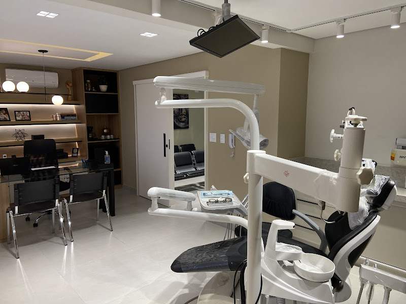 Foto 3 de Dra. Fabrícia Alvarenga - Endodontia Microscópica