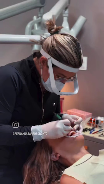 Foto 3 de Dra Fernanda Barros Referência em Facetas de Resina