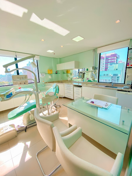 Foto 3 de Dra Fernanda Beltrão - Harmonização & Odontologia Porto Alegre