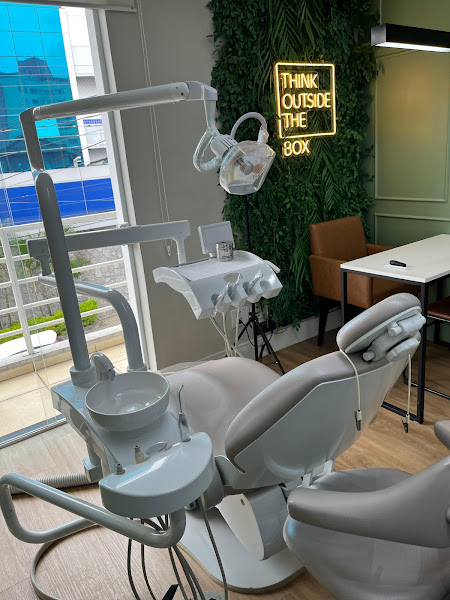 Foto 2 de Dra. Fernanda Gelk - Implantes e Lentes - Penha SP