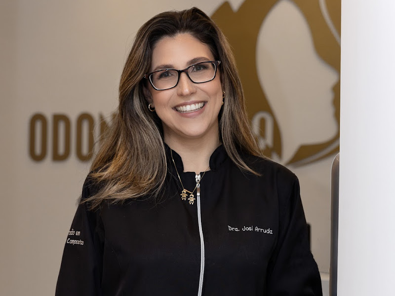 Foto 6 de Dra. Fernanda Graboski | Facetas em Resina e Odontologia Biomimética