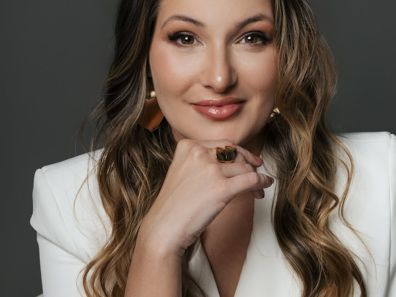 Foto 7 de Dra. Fernanda Graboski | Facetas em Resina e Odontologia Biomimética