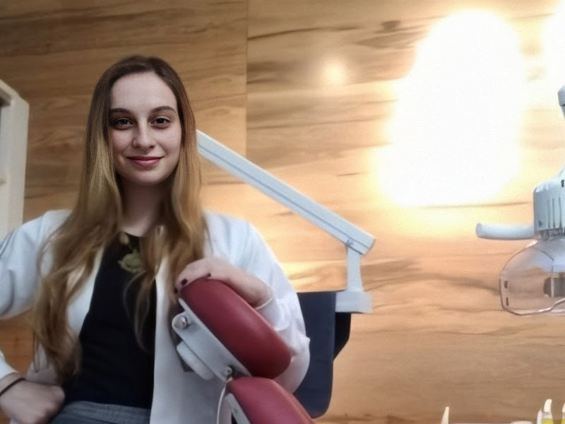 Foto 8 de Dra. Fernanda Graboski | Facetas em Resina e Odontologia Biomimética