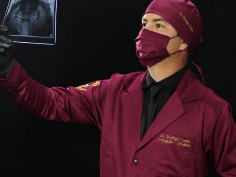 Foto 11 de DRA. FERNANDA GUSMÃO | VIVAZ ODONTO | IMPLANTE E PROTESE