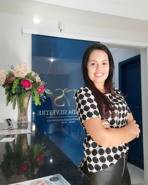 Foto 3 de Dra Fernanda Silvestre - Cirurgiã Dentista