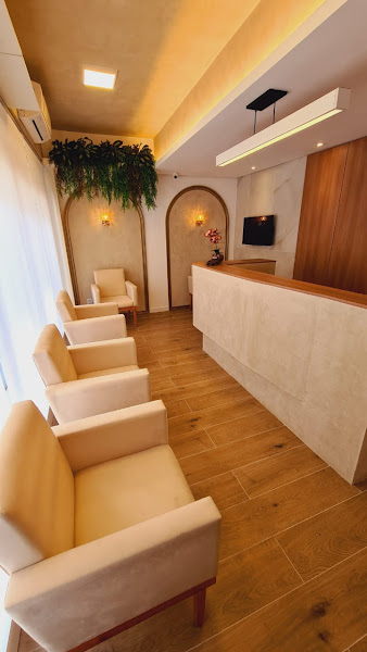 Foto 2 de Dra Fernanda Zanchin - Harmonização Facial - Estética - Ortodontia em Porto Alegre