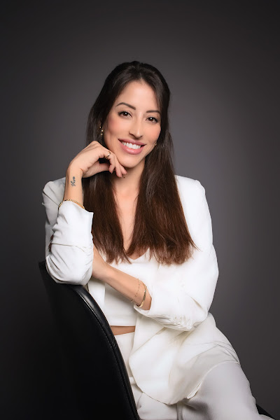 Foto 2 de Dra. Fiorella Escobar - Especialista em Harmonização Facial