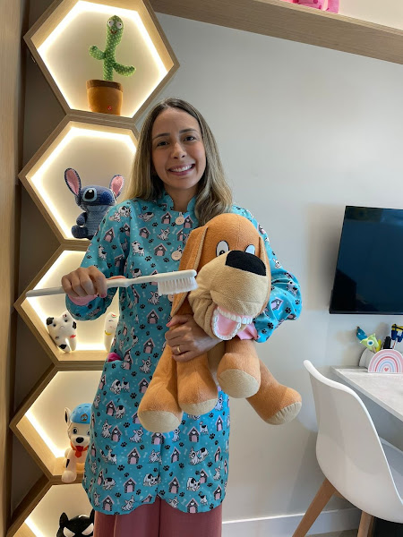 Foto 2 de Dra. Flavia Barros | Odontopediatria em Salvador | Dentista para crianças | Ortodontia infantil | Aparelho Infantil