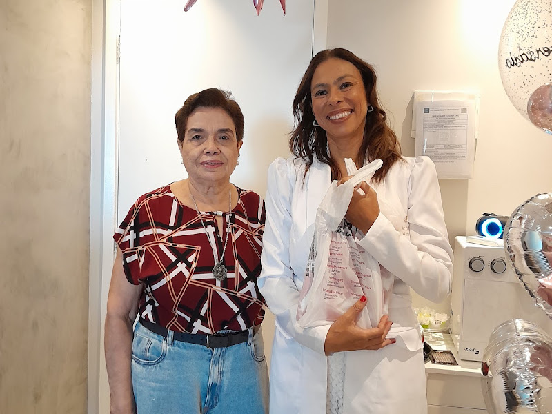 Foto 3 de Dra. Flávia Costa - Implantes Dentários