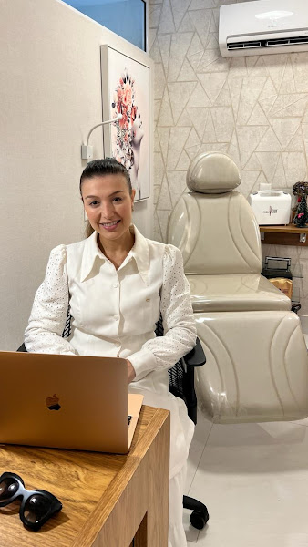 Foto 2 de Dra. Flávia Falcão|Dentista|Harmonização Facial|Jardim Botânico|Invisalign|Ultraformer MPT|CO2|Itero| Invisalign|ONA Clinique