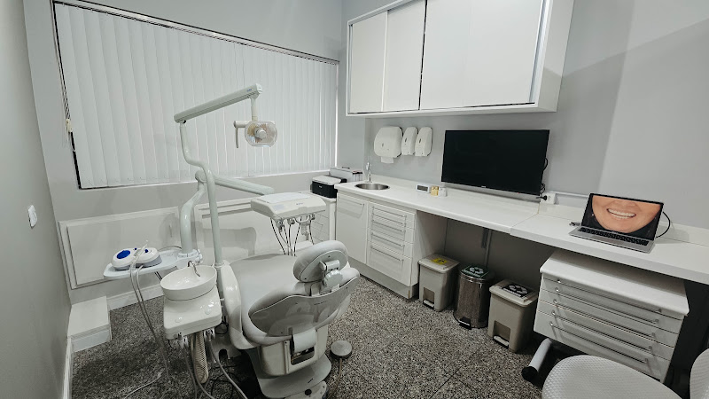 Foto de Dra Flávia Fusco Veiga - Cirurgiã Dentista em Curitiba