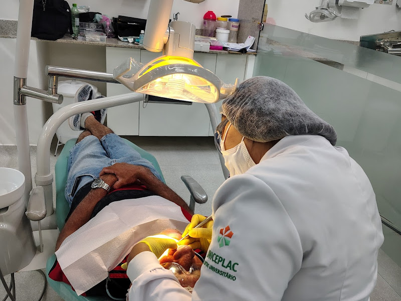 Foto 2 de Dra Flavianne Azevedo Cirurgiã Dentista Gama | Santa Maria| Ocidental.
