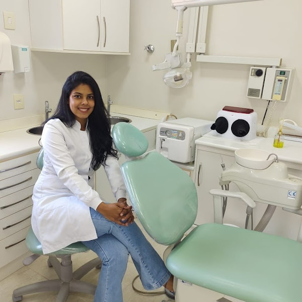 Foto 3 de Dra. Francine Guedes - Ortodontia em Ribeirão Preto| aparelho e estética dental| clareamento| facetas| botox| clínica geral